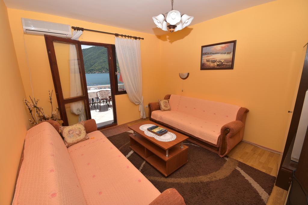 Apartments Biga Donji Morinj Phòng bức ảnh