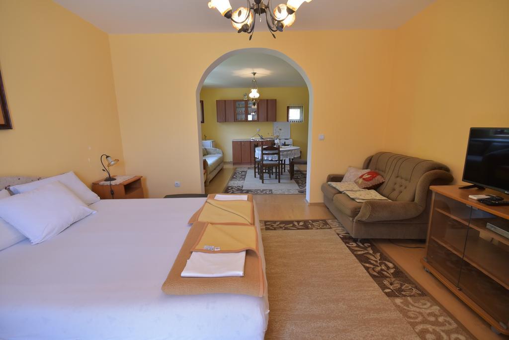 Apartments Biga Donji Morinj Phòng bức ảnh